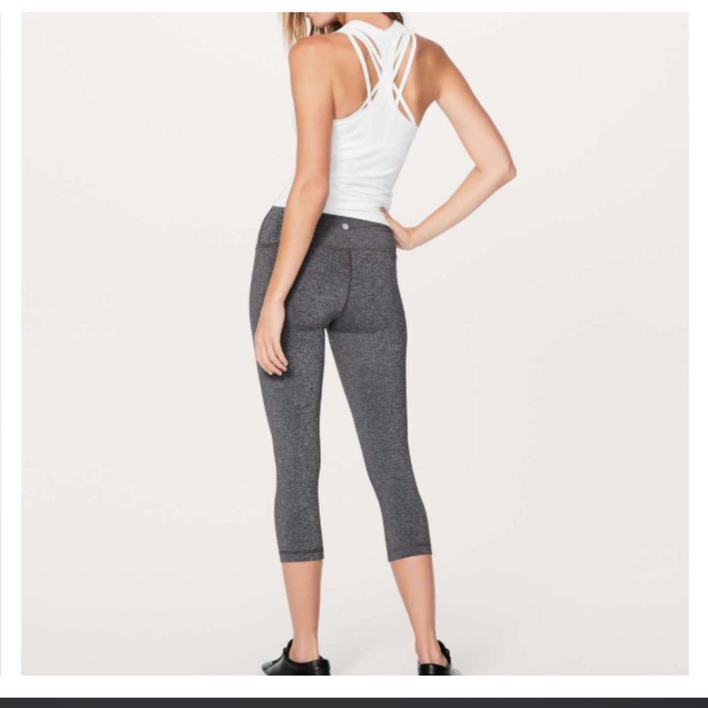 Lululemon Heathered Grey Leggings cropped size 6 new condition